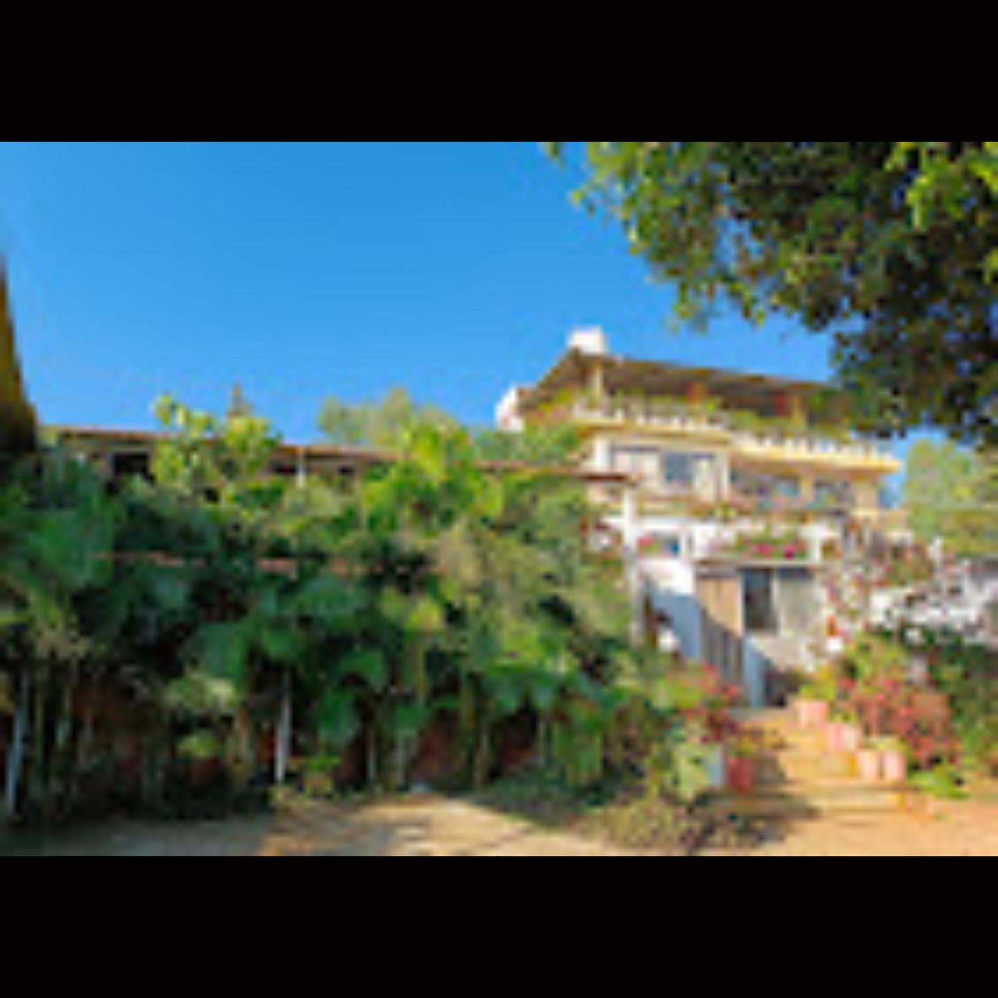 Strawberry County Hotel Panchgani Exterior photo