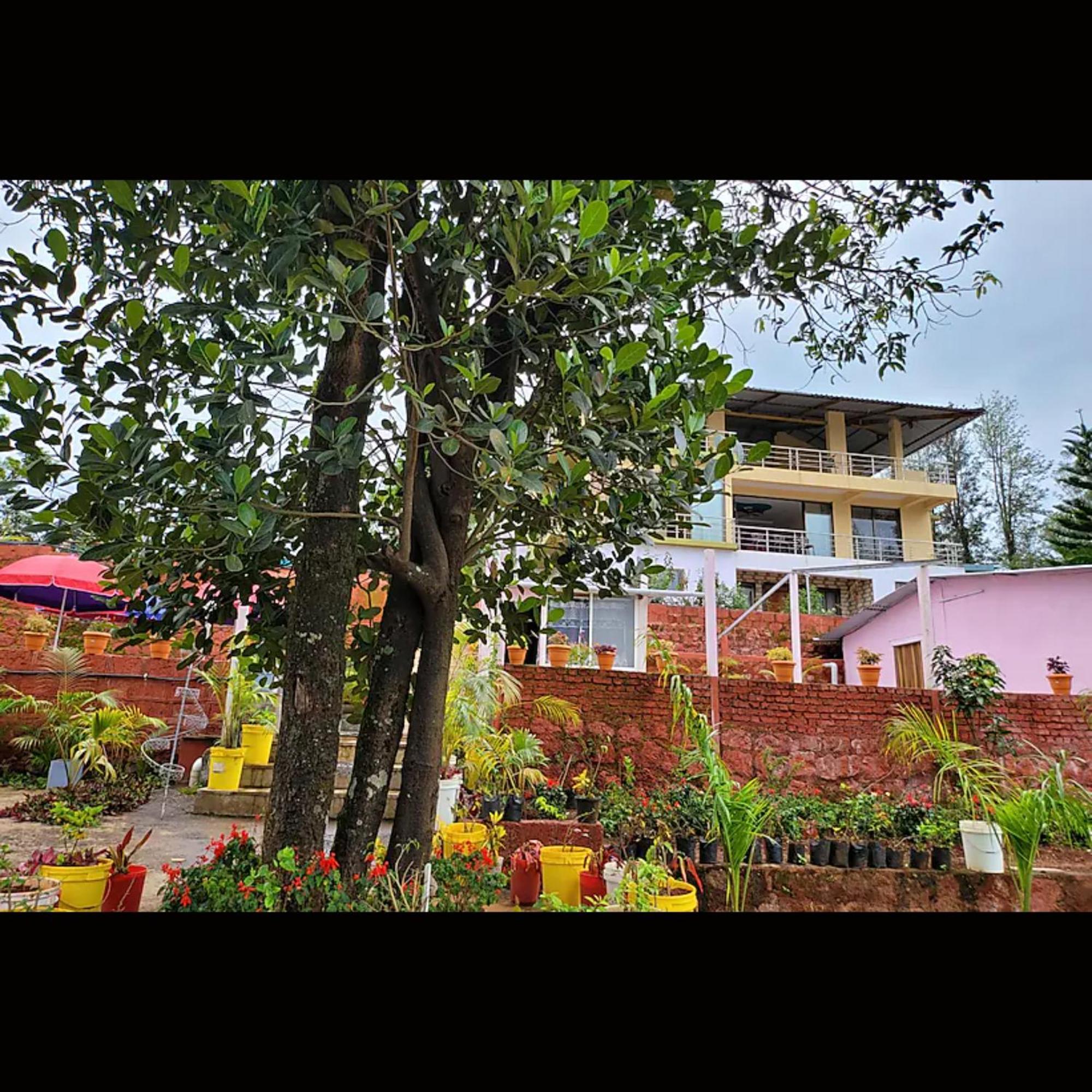 Strawberry County Hotel Panchgani Exterior photo